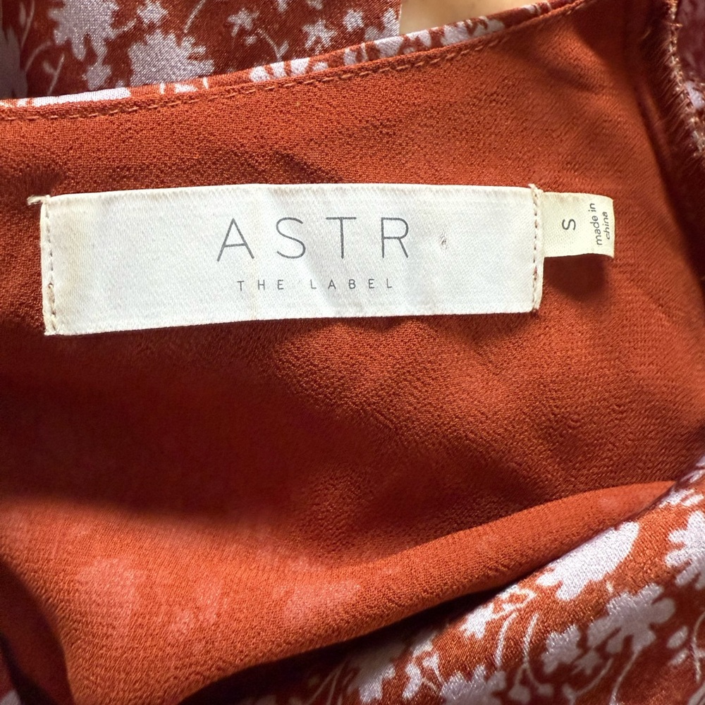 Astr the Label Long Sleeve “Lanie” Floral Dress with Open Back - Picture 5 of 10